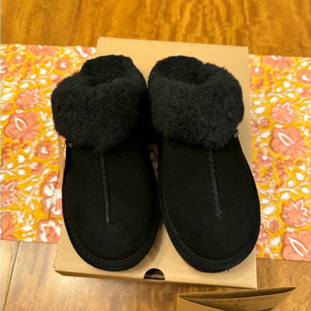 BEARPAW women’s Loketta 2299W Slippers